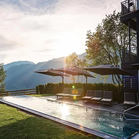 Chic In The Tennengebirge With Infinity Pool Apartment